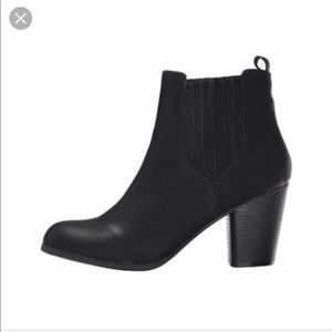 Madden Girl l Davinaa Black High Heeled Bootie